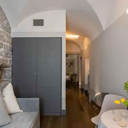 Gombithotel Отель Бергамо